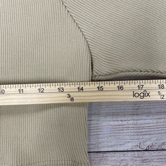 Women’s L’academie Cropped Sweater - Picture 6 of 6